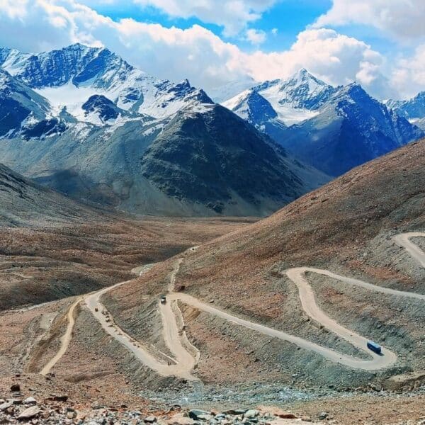 Reise nach Leh und Ladakh mit Tälern, Seen und malerischen Himalaya-Landschaften