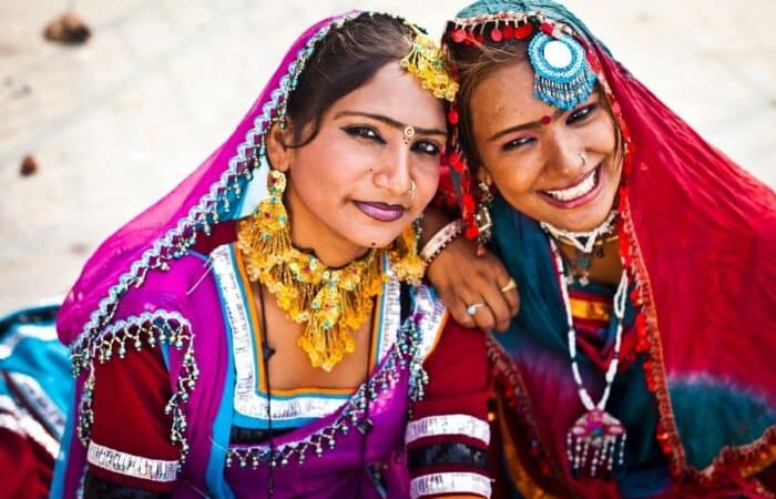 Jaipur travel package with palace interiors and colorful local markets with Taj Mahal, Delhi and Jaipur heritage landmarks