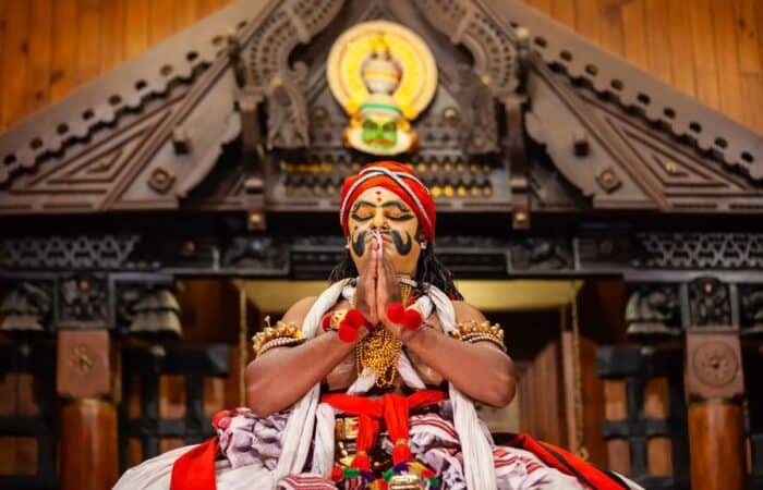 Kerala backwaters tour with palm fringed canals, village life and calm water views in a tailor-made Kerala escape