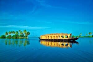Tour en casa flotante por Kerala con estancia en los remansos, canales panorámicos y unas vacaciones privadas en el sur de la India en una escapada a medida por Kerala.