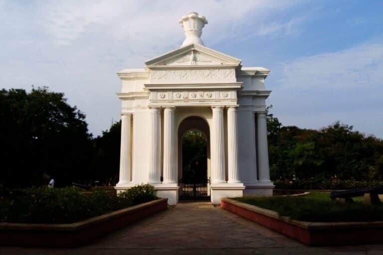 pondicherry tour package with temples, monuments and heritage stories