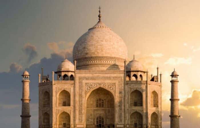 Zonsopgangtrip naar de Taj Mahal met weerspiegelingen in het marmer en de serene rust van de vroege ochtend.