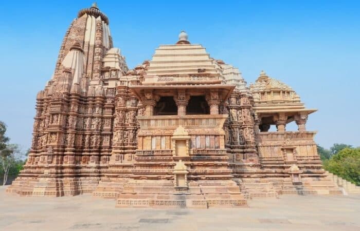 trip to khajuraho with temples, old cities and local traditions