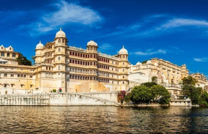 trip to udaipur with forts, palaces and desert heritage