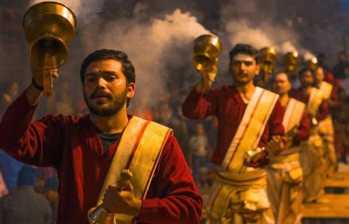 varanasi holiday packages with temples, old cities and local traditions