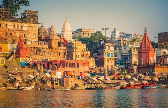 varanasi package trip with temples, old cities and local traditions