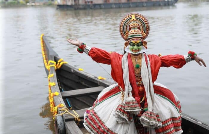 Kerala tour packages for family with backwaters, tea hills and wildlife experiences as a private luxury Kerala journey